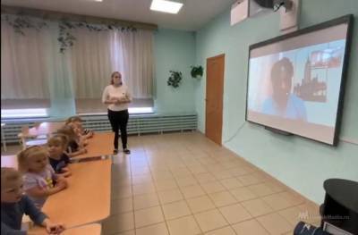 «С туманного Альбиона»: педагог из Лондона учит английскому липецких малышей