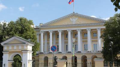Суд отказался заставлять губернатора Петербурга выплачивать субсидии частным медицинским организациям