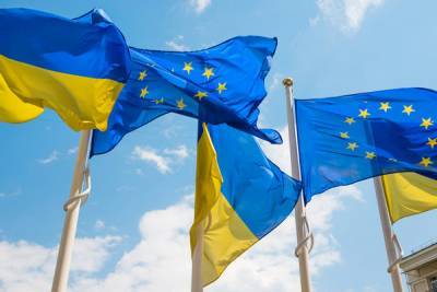 Евросоюз раскритиковал Украину за олигархов и суды