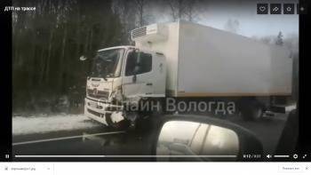 Большегруз и легковушка столкнулись на трассе Вологда-Грязовец (ВИДЕО)