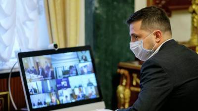 Жена больного COVID-19 президента Украины рассказала о его здоровье