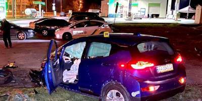 В Киеве автомобиль сбил на тротуаре сотрудницу полиции — СМИ