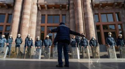 Протестующие в Ереване требуют отмены соглашения по Нагорному Карабаху
