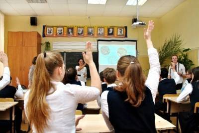 Свердловские школьники снова приступят к очному обучению