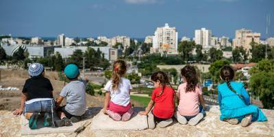 Минпрос: в Израиле закрыты на карантин 7 школ и 209 яслей и садиков