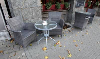 "Кафе умирают от голода": малый бизнес в Латвии ждет помощи