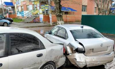 В Сараях произошла массовая авария с участием трех автомобилей