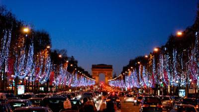 Из-за коронавируса во Франции могут отменить празднование Рождества