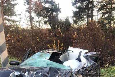 На въезде в Тверь водитель легковушки погиб в ДТП с КамАЗом