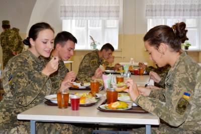 Минобороны опровергло информацию об отмене новой системы питания в армии