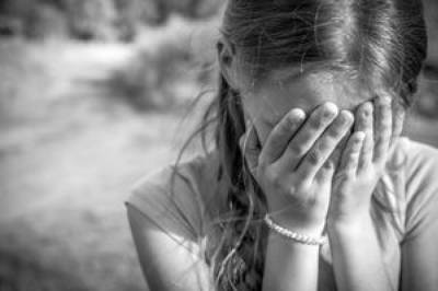 В Ровно неизвестный мужчина изнасиловал девочку около школы