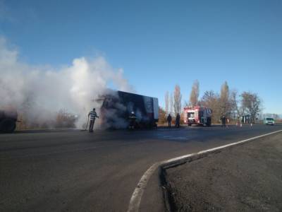 Под Харьковом на трассе загорелся грузовик с рыбой - ГСЧС