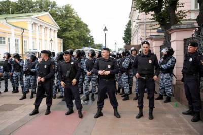Полиция раскрыла аферу с поставками китайских шлемов МВД под видом российских