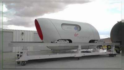 Первые пассажиры проехали на Hyperloop