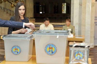 Выборы в Молдавии: российскую диаспору призывают остановить Санду