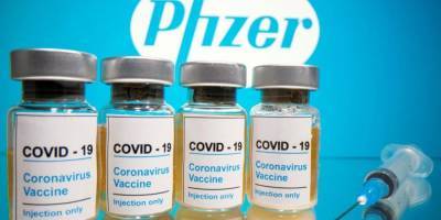 Зеленский попросил Меркель помочь с поставками COVID-вакцины