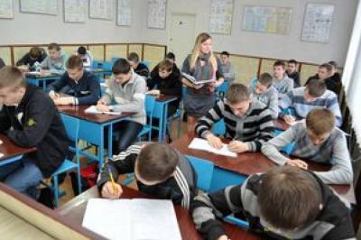В этом году более 100 тыс. абитуриентов поступили в ПТУ Украины