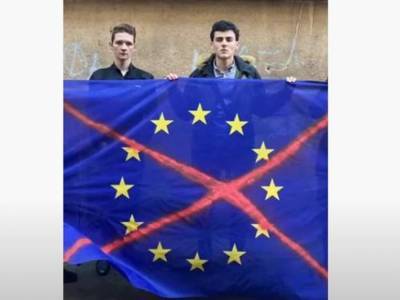 В Одессе парни надругались над флагами ЕС: им грозит тюрьма