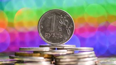Аналитик оценила факторы, влияющие на курс рубля