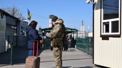 Пограничники рассказали о первом дне работы КПВВ на Донбассе
