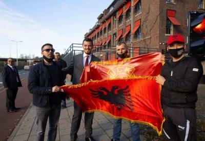 Сын военного преступника Тачи поднял флаг бандитской армии в Гааге