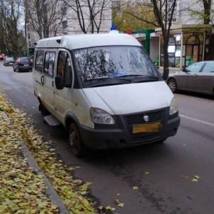 На пешеходном переходе в Харькове микроавтобус сбил школьника