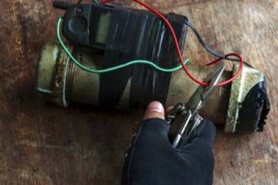 На предприятии в Волновахе двое мужчин подорвались на неизвестной бомбе