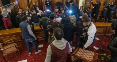 Задержаны участники акции протеста, избившие спикера парламента Арарата Мирзояна