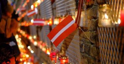 Латвийцев попросили в День Лачплесиса не собираться, а отмечать праздник дома