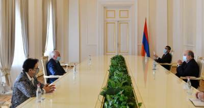 Президент Армении провел консультации с несколькими партиями