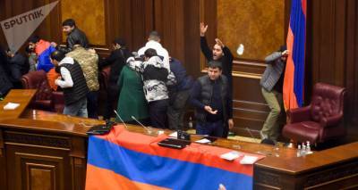 Армения между капитуляцией и "болезненными уступками": эксперт объяснил схему по Карабаху