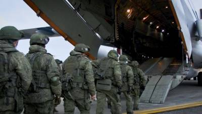 Российские миротворцы выдвинулись к месту службы в Нагорном Карабахе