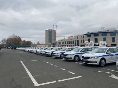 Президент РТ Рустам Минниханов вручил полицейским ключи от 88 новых автомобилей