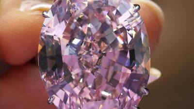 В Женеве на аукционе выставлен розовый алмаз из России