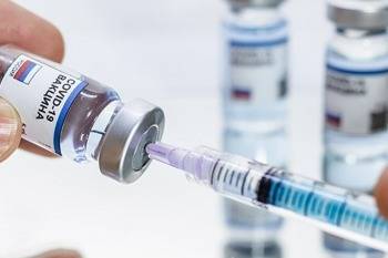 Добровольцы, привитые российской вакциной, заболели коронавирусом