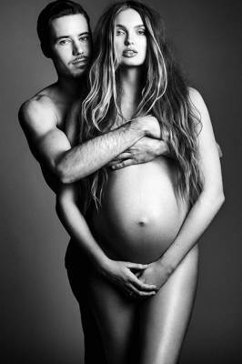 «Ангел» Victoria’s Secret Роми Стрейд снялась обнаженной на восьмом месяце беременности