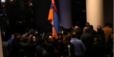 В Армении задержали шестерых участников протестов. Их подозревают в призывах к захвату власти