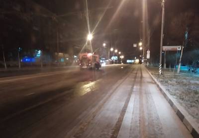 В Ульяновске дорожники предотвратили обледенение проезжей части