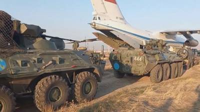 В Армению прибыли 20 самолетов с российскими военными
