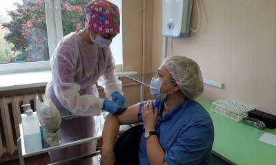 Три медика, привитые российской вакциной, заразились коронавирусом