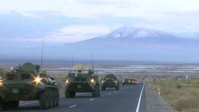 Более 400 российских миротворцев самолетами прибыли в Армению и выдвинулись к линии соприкосновения