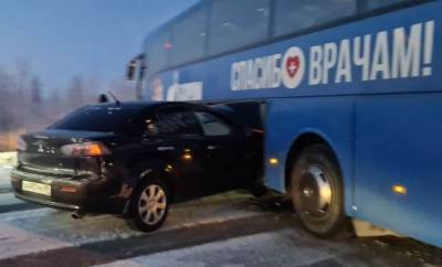 Вахтовый автобус «Газпрома» попал в ДТП в Новом Уренгое