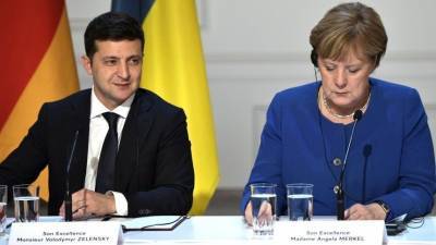 Зеленский попросил Меркель помочь с поставками на Украину вакцины от COVID-19