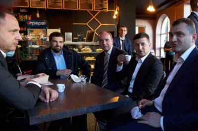 КСУ открыл производство по делу о штрафе Зеленскому за кофе в Хмельницком