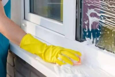 6 способов, как отмыть желтизну с пластикового подоконника