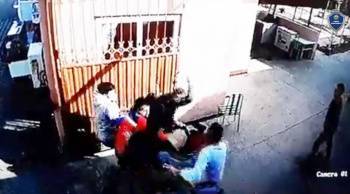 Правоохранители прокомментировали видео избиения официанта группой мужчин в одном из кафе в Сырдарье