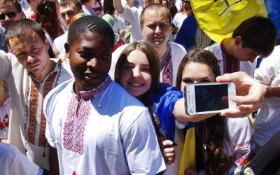 Киев хочет заменять украинцев гражданами еще более нищих стран