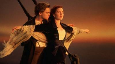 Влюбленная пара изображала цену из "Титаника" и утонула в реке