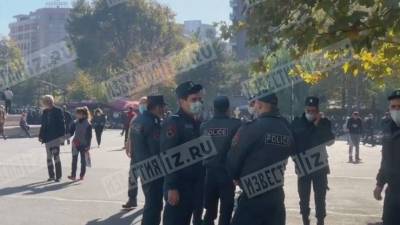 Митинг оппозиции проходит в Ереване, начались задержания — видео