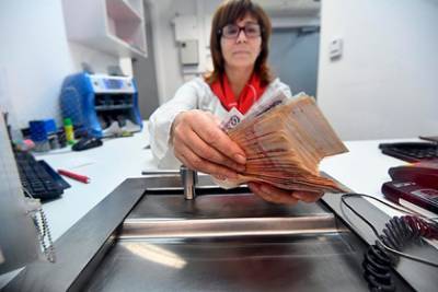 Половина россиян захотела забрать деньги из банка